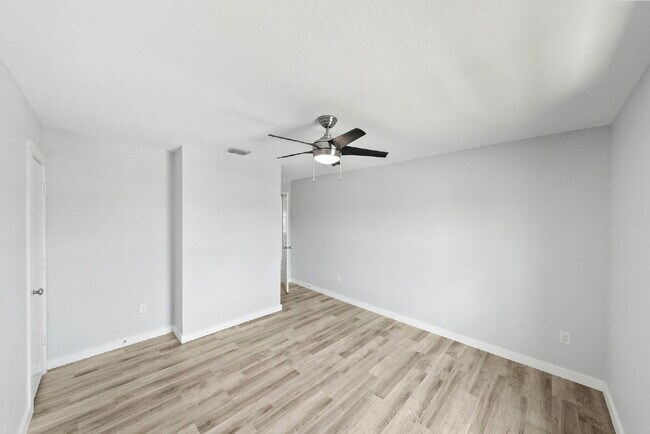 Building Photo - 4 Bedroom Corner Lot Rental with Spacious ...