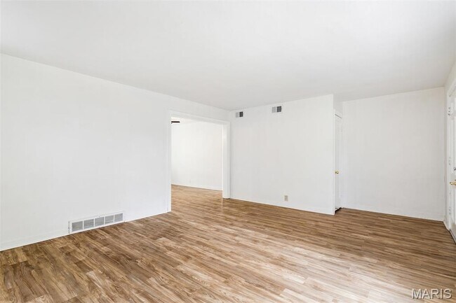 Building Photo - 1076 Wilshire Ave