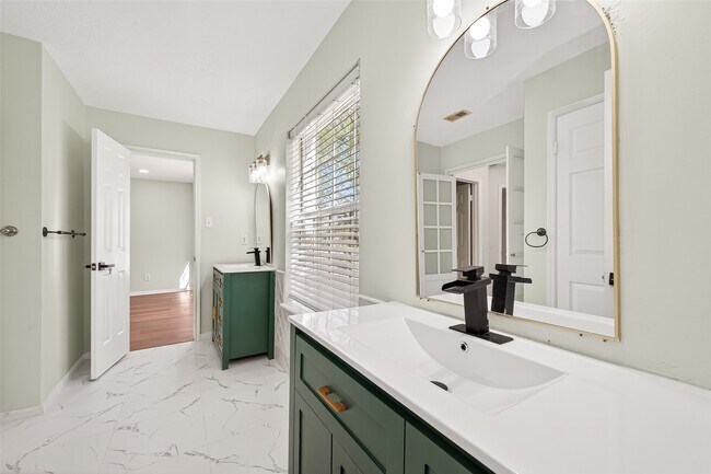 Building Photo - 16410 Fondren Grove Dr