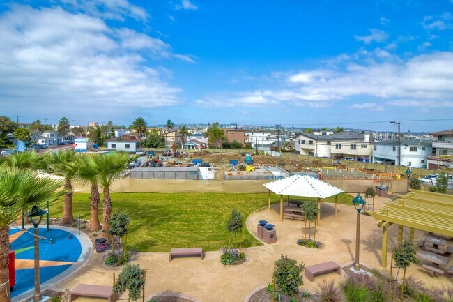 Building Photo - 3 Bedroom Townhome at Bayside Cove!