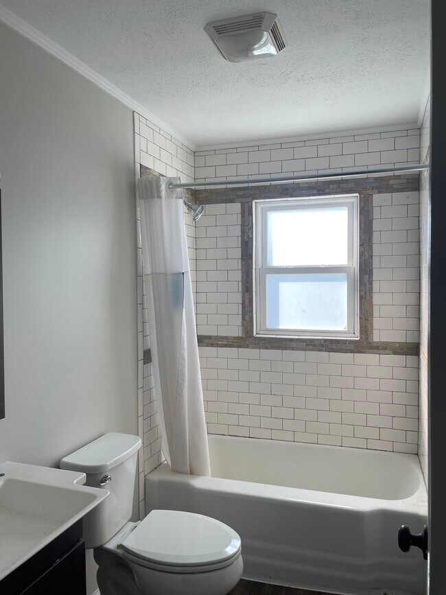 Building Photo - 641 N Cobb St