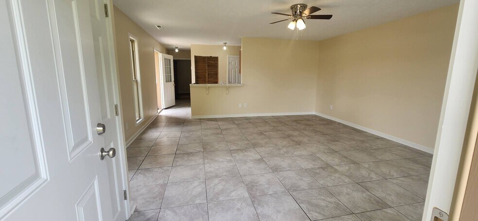 Building Photo - 3934 Evergreen Dr