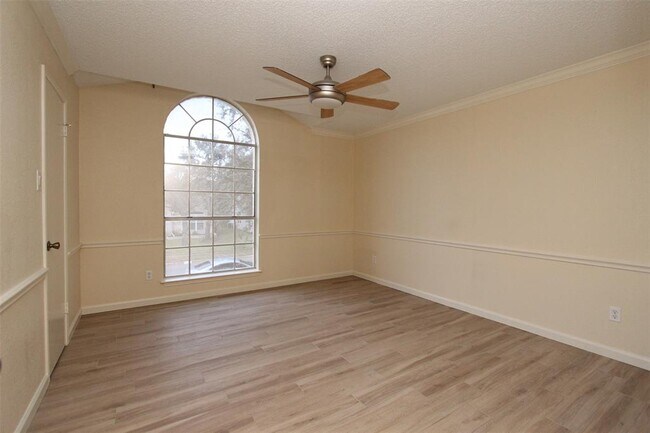 Building Photo - 15301 Ecorio Dr