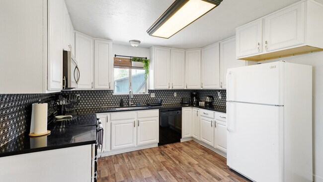 Building Photo - 423 W 1640 S