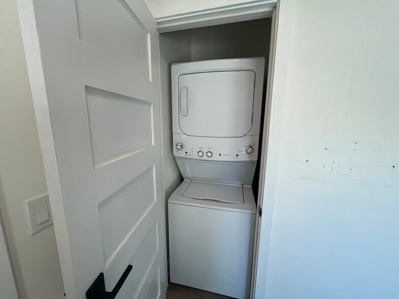 Washer and Dryer - 416 Crow Canyon Dr