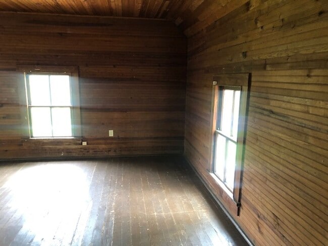 Building Photo - 7237 Old Tuckaleechee Rd