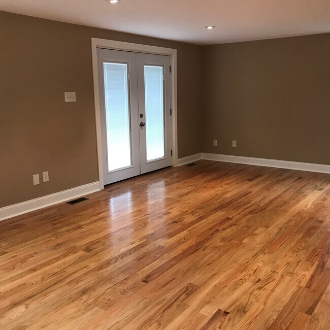 Building Photo - 1430 Simona Dr