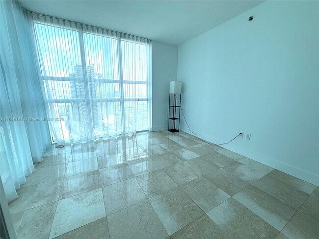 Building Photo - 950 Brickell Bay Dr