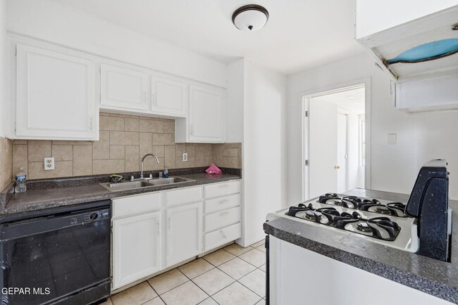 Building Photo - 8408 Reindeer Ave