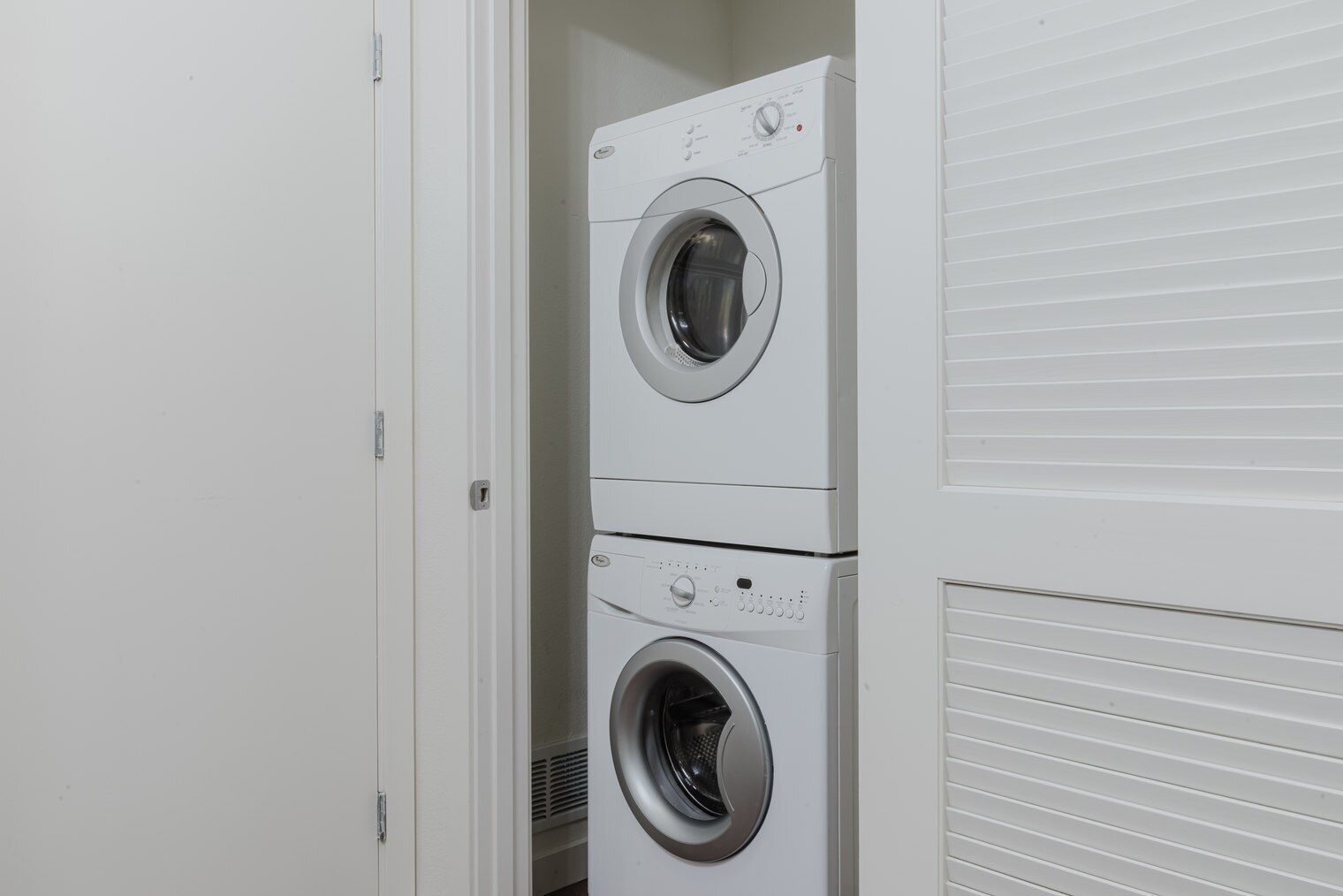 Building Photo - 330 3rd Ave W