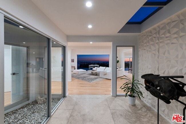 Building Photo - 10134 Angelo View Dr