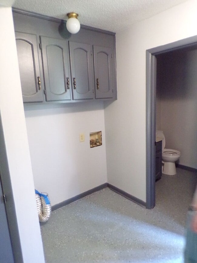 Building Photo - Anthony Circle Townhomes, Enterprise, AL