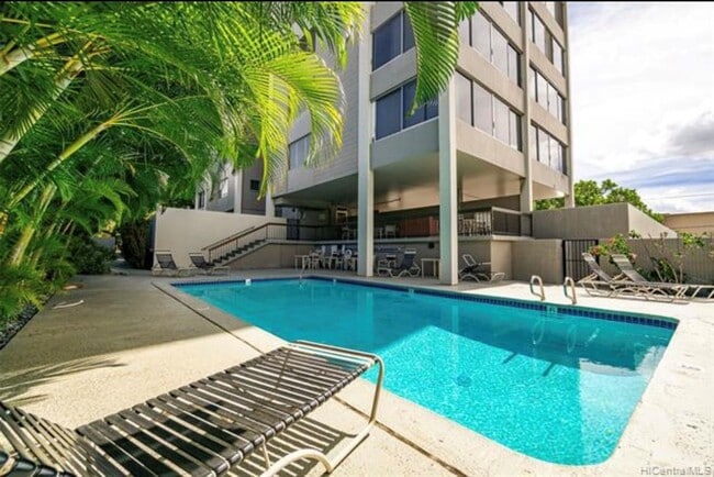 Building Photo - Makiki - Spacious one bedroom, one bath at...