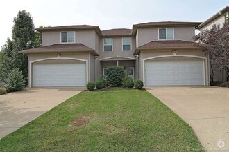 Building Photo - Brookshire 1321/1323