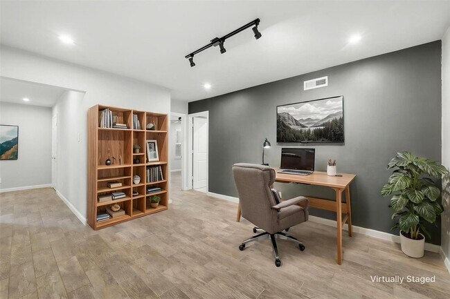 Building Photo - 6014 E University Blvd