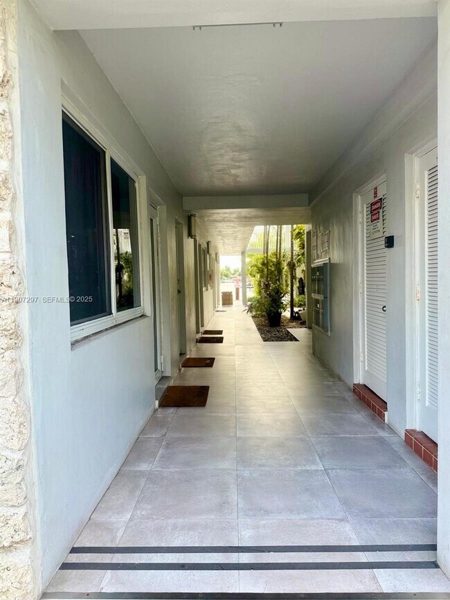 Building Photo - 2430 NE 135th St