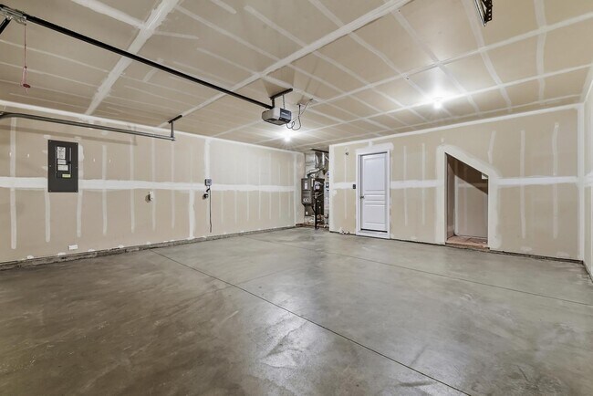 Building Photo - 2662 W Jayton Dr