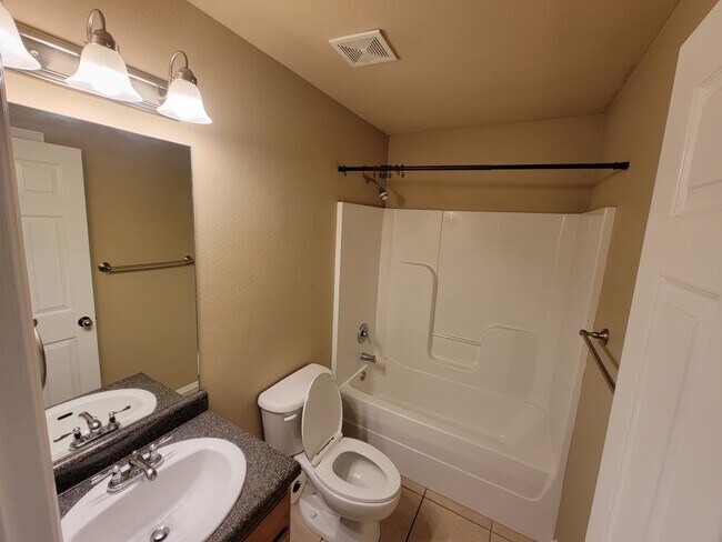 Building Photo - 1303 E Ken Leach Ct