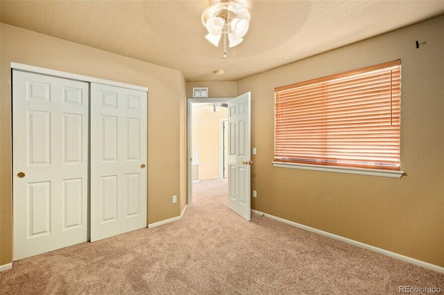 Rom 2 - 360 W 114th Pl