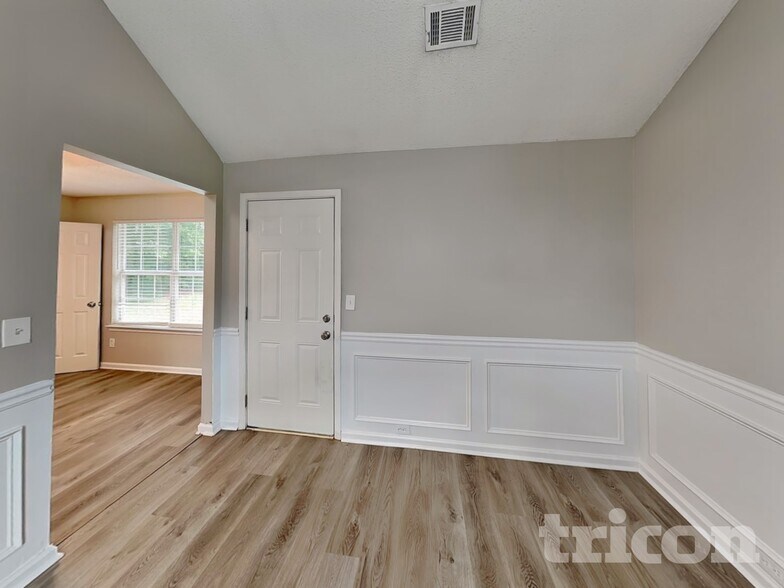 Building Photo - 944 Brisley Cir