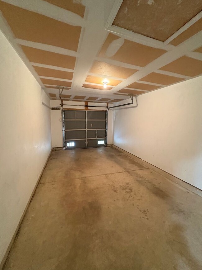 Building Photo - Beautiful Renovated Home in Bridgewood