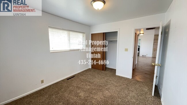 Building Photo - One level living with 4 bedrooms, 2 bathro...