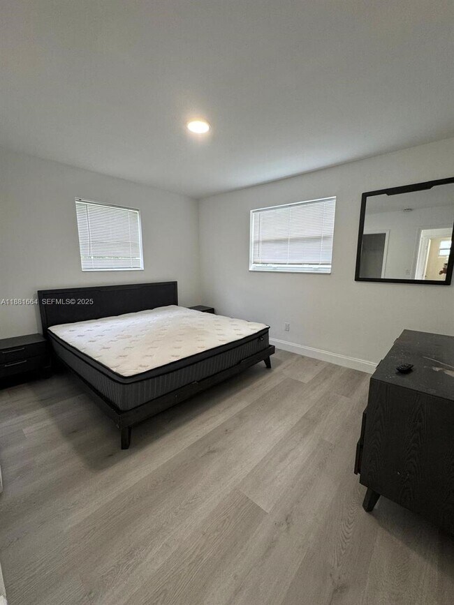 Building Photo - 27 NW 41st St