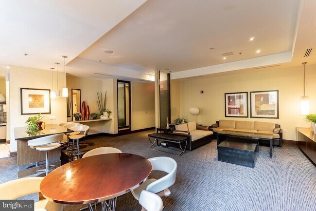 Building Photo - 440 L St NW