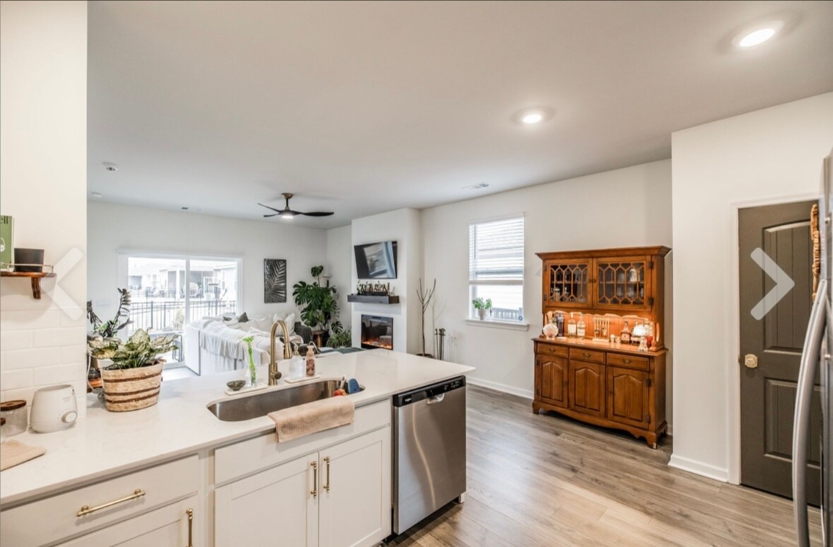 Building Photo - 7355 Lang Ave