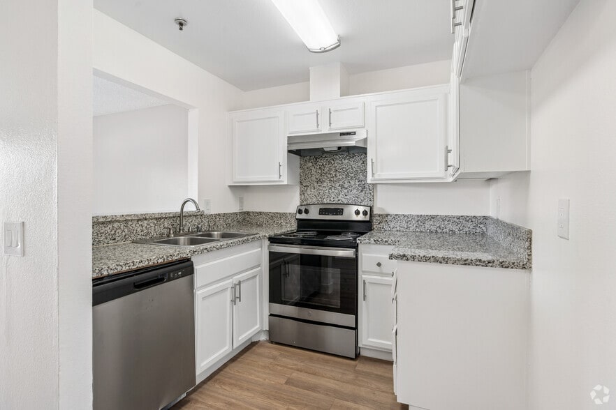 2BR, 1.5BA - 860SF - Kitchen - Mountain Crest Townhomes