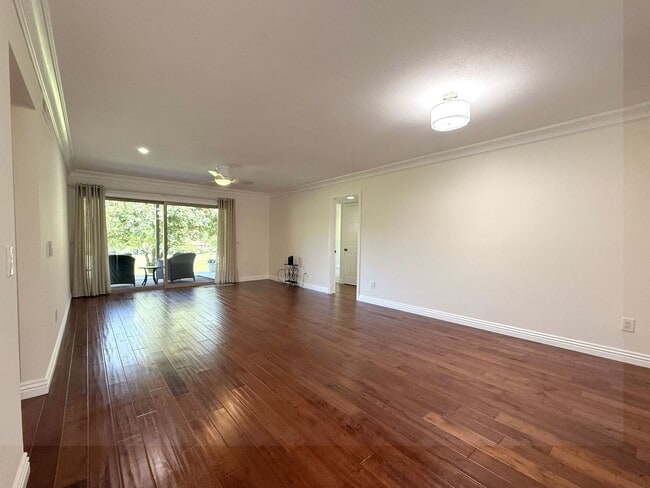 Building Photo - Enjoy stunning panoramic views of the golf...