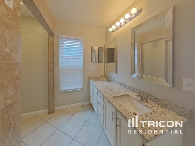 Building Photo - 577 Whittingham Pl
