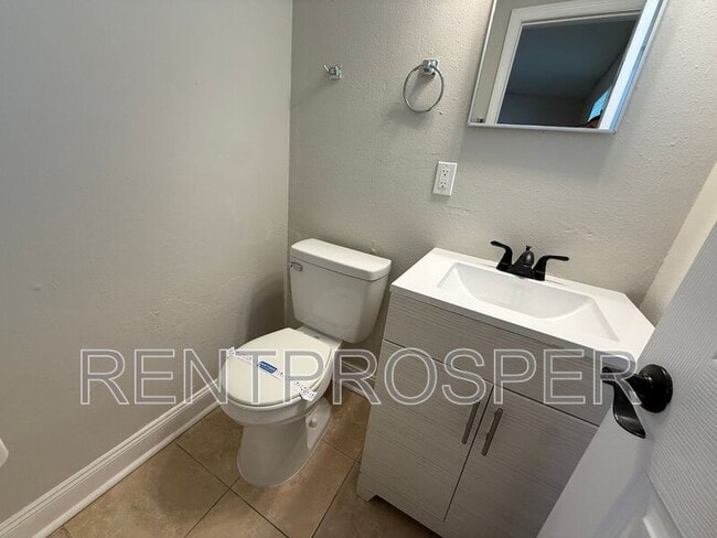 Building Photo - 1192 Maxey Dr