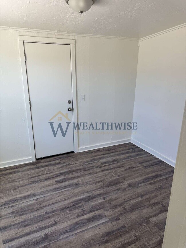 Building Photo - Freshly Remodeled 2 Bedroom 1 Bath Home for Rent 19 W Michigan Dr Unit A,Tucson, AZ 85714 $950 / ...