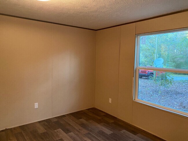 Building Photo - 2 Bedrooms, 2 Bathrooms - Home in Cedar Bluff!