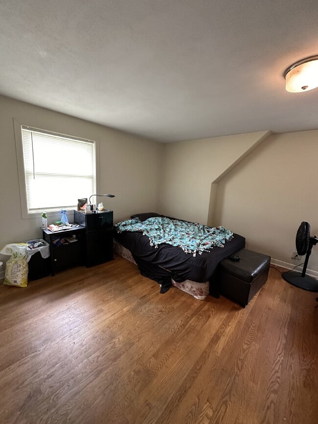 Building Photo - Exciting 3 Bed 1 & 1/2 Bath close to UWEC!