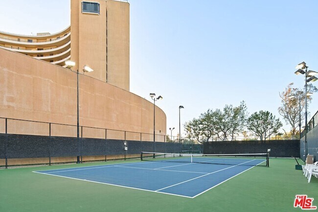 Building Photo - 4316 Marina City Dr