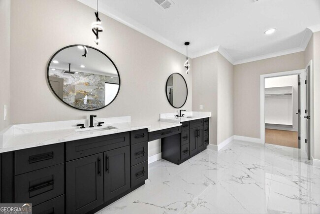 Building Photo - 83 Deer Cyn Dr