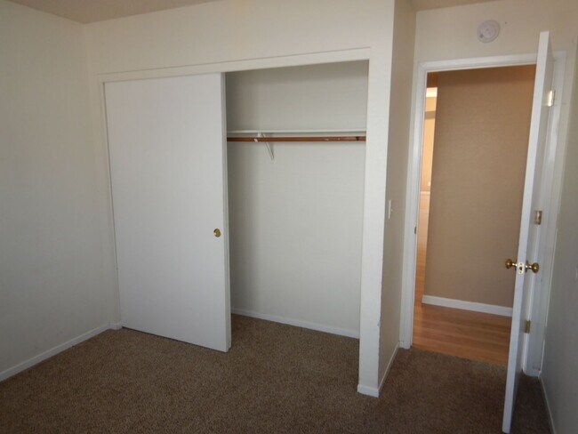 Building Photo - Cute 4 bedroom home in Silver Shores