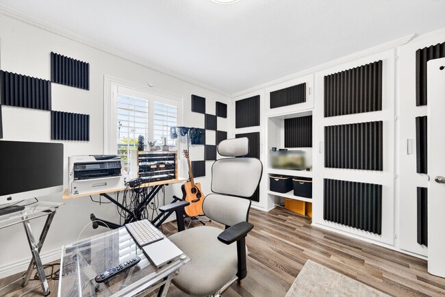 Building Photo - 6257 Bluebell Ave