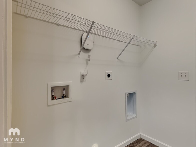 Building Photo - 804 The Heights Ln