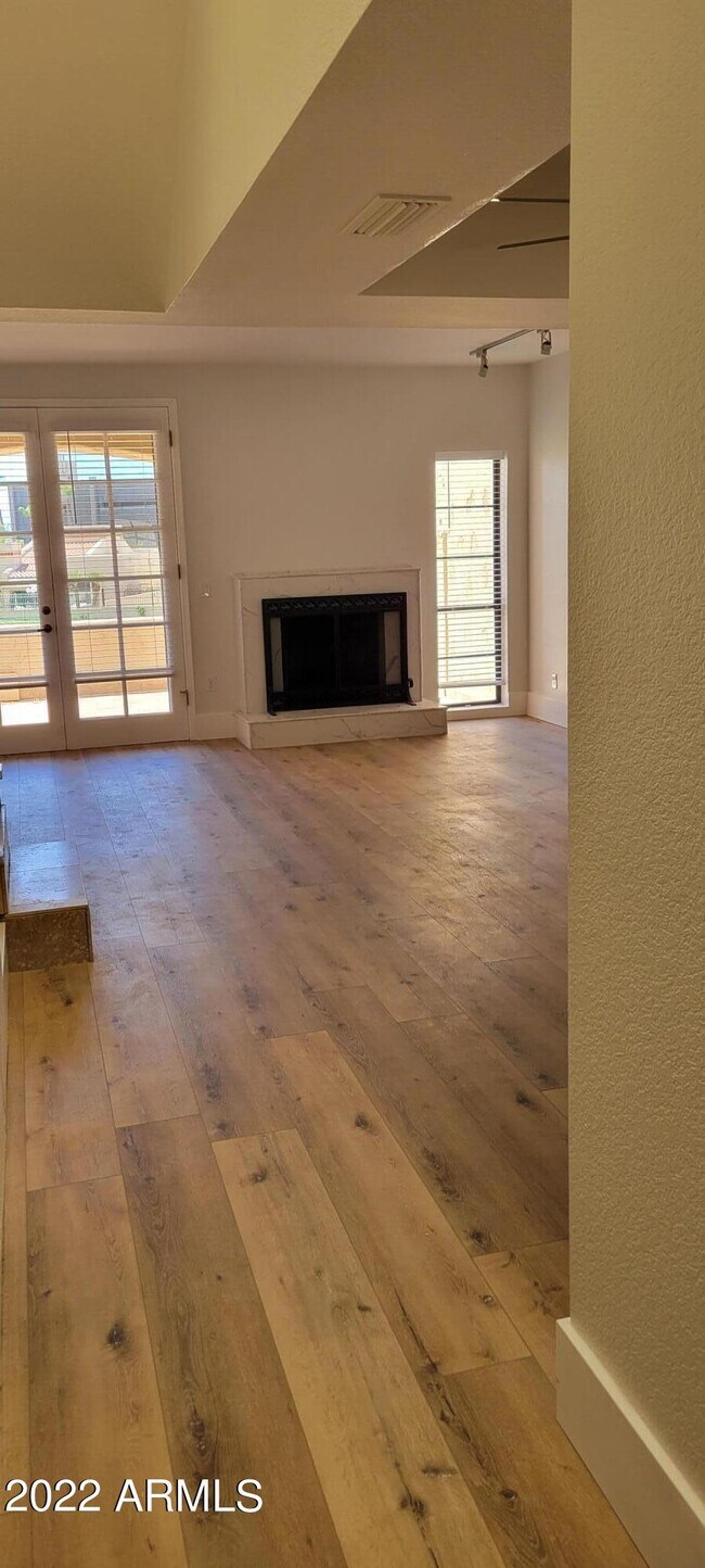 Building Photo - 6125 N 28th Pl