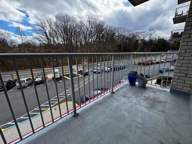 Building Photo - Modern Luxury Studio at Park Place | All Utilities Included