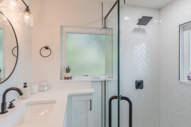 Building Photo - 2710 Amherst Ave