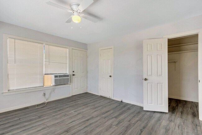 Building Photo - 305 N Robinson St