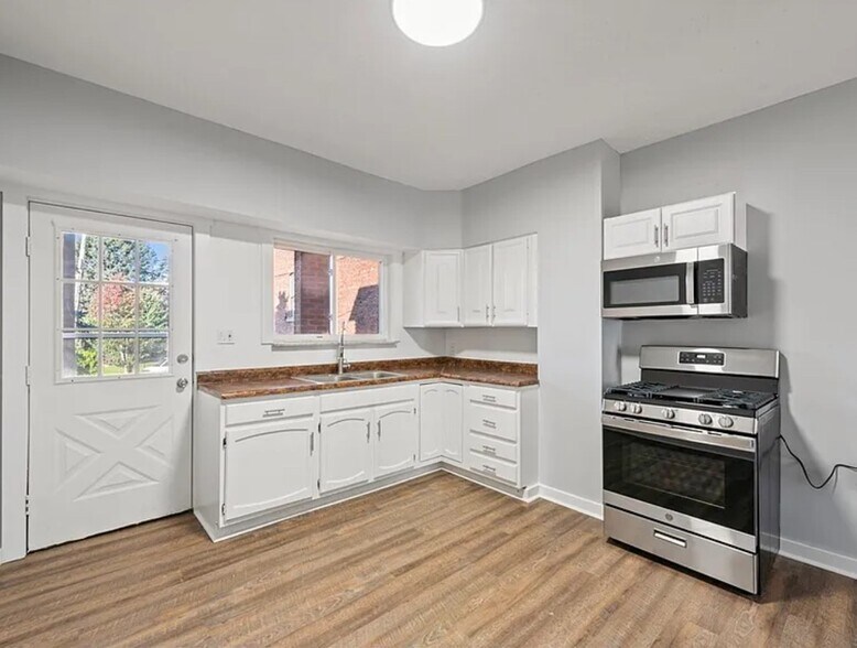 Building Photo - 815 Monongahela Ave