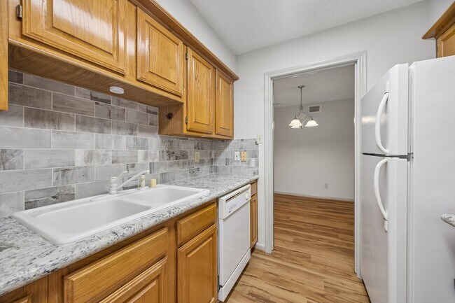 Building Photo - 1311 Antoine Dr