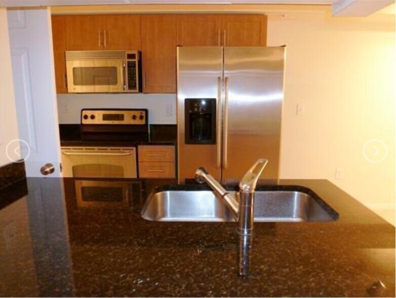 Beautiful kitchen - 6482 Emerald Dunes Dr