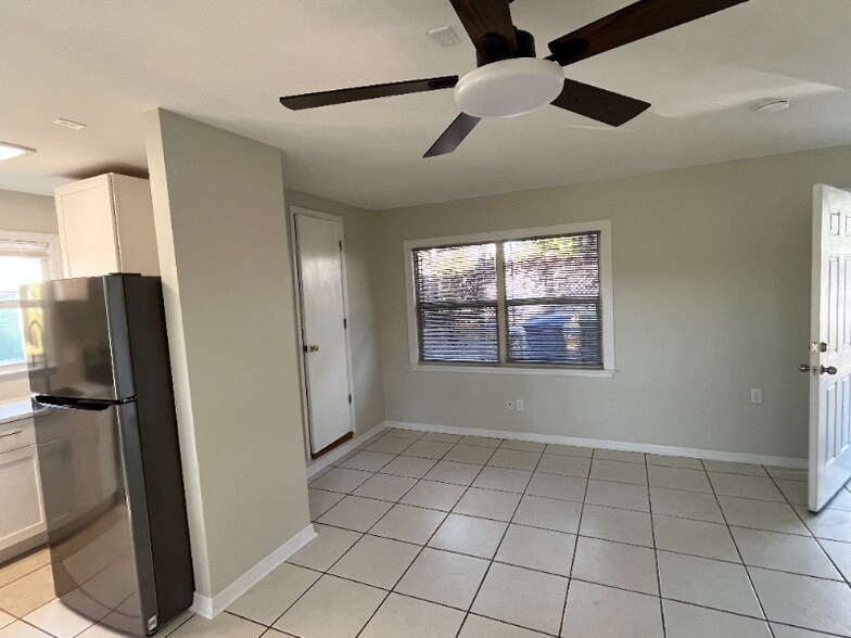 Building Photo - 4118 Nelson Ave