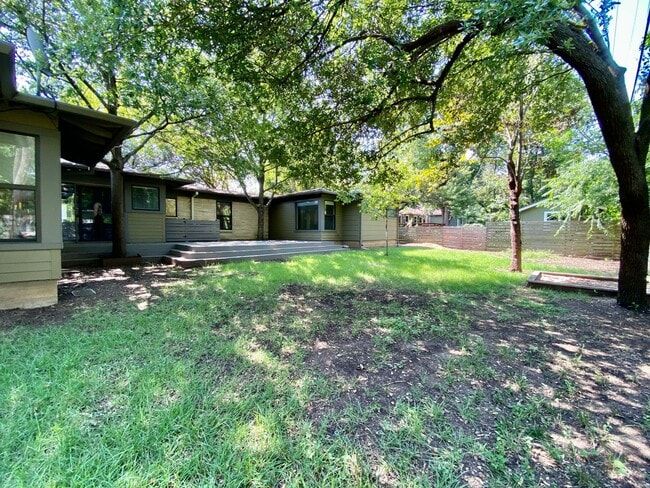 Building Photo - Charming 4 Bedrooms, 3 Bathrooms Home in Allandale!!!!